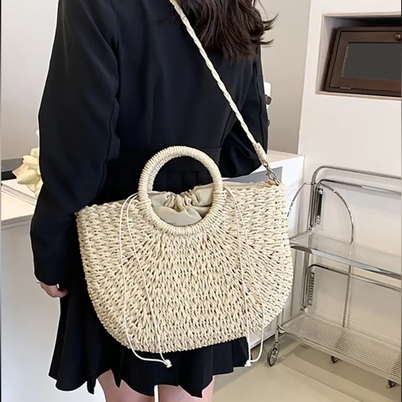 Minimalist Summer Straw Bag - Picture 4 of 5